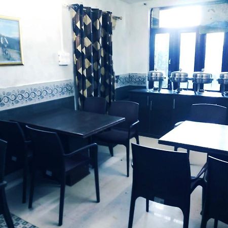 Hotel Holiday Dalhousie - Near Ghandhi Chowk Mall Road Екстериор снимка