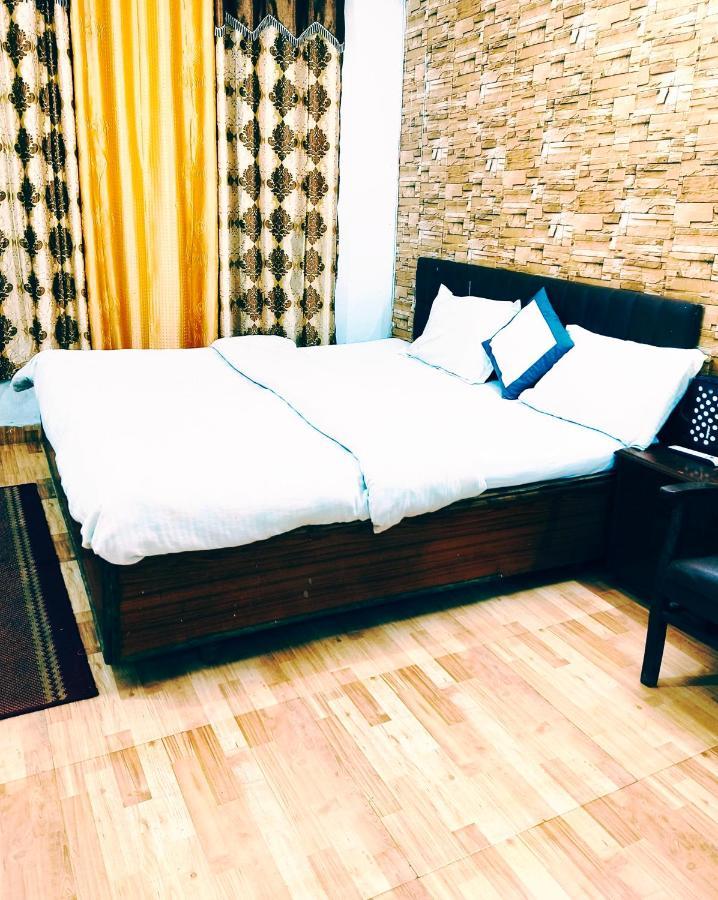 Hotel Holiday Dalhousie - Near Ghandhi Chowk Mall Road Екстериор снимка