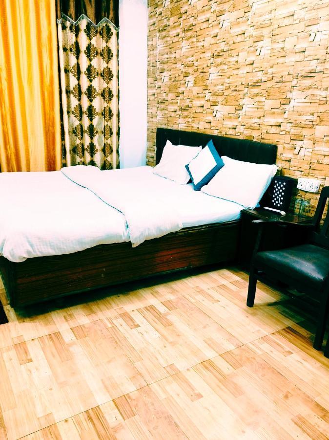 Hotel Holiday Dalhousie - Near Ghandhi Chowk Mall Road Екстериор снимка